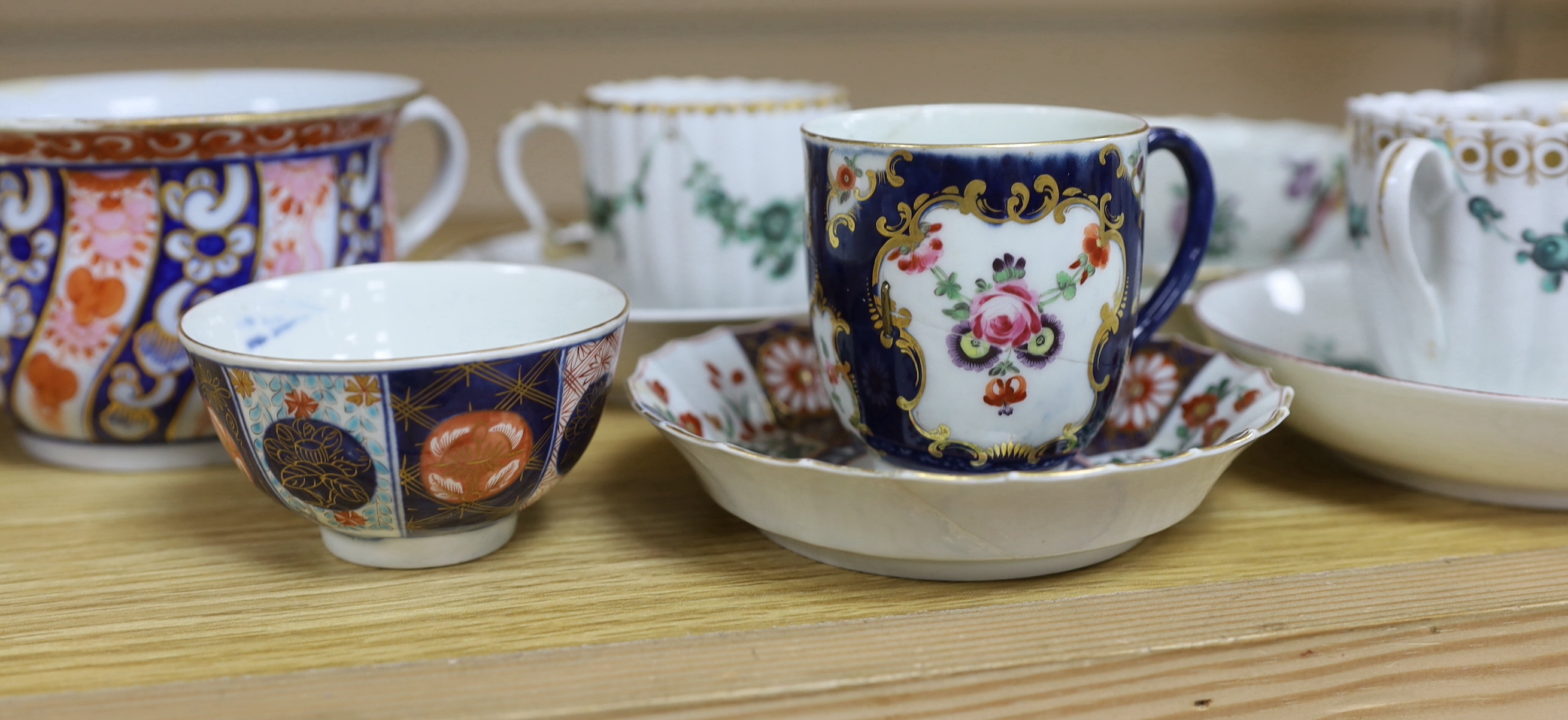 A group of late 18th century Worcester cups and various saucers (16)